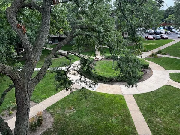 $189,900 | 1301 South Finley Road, Unit 414, Lombard, IL 60148