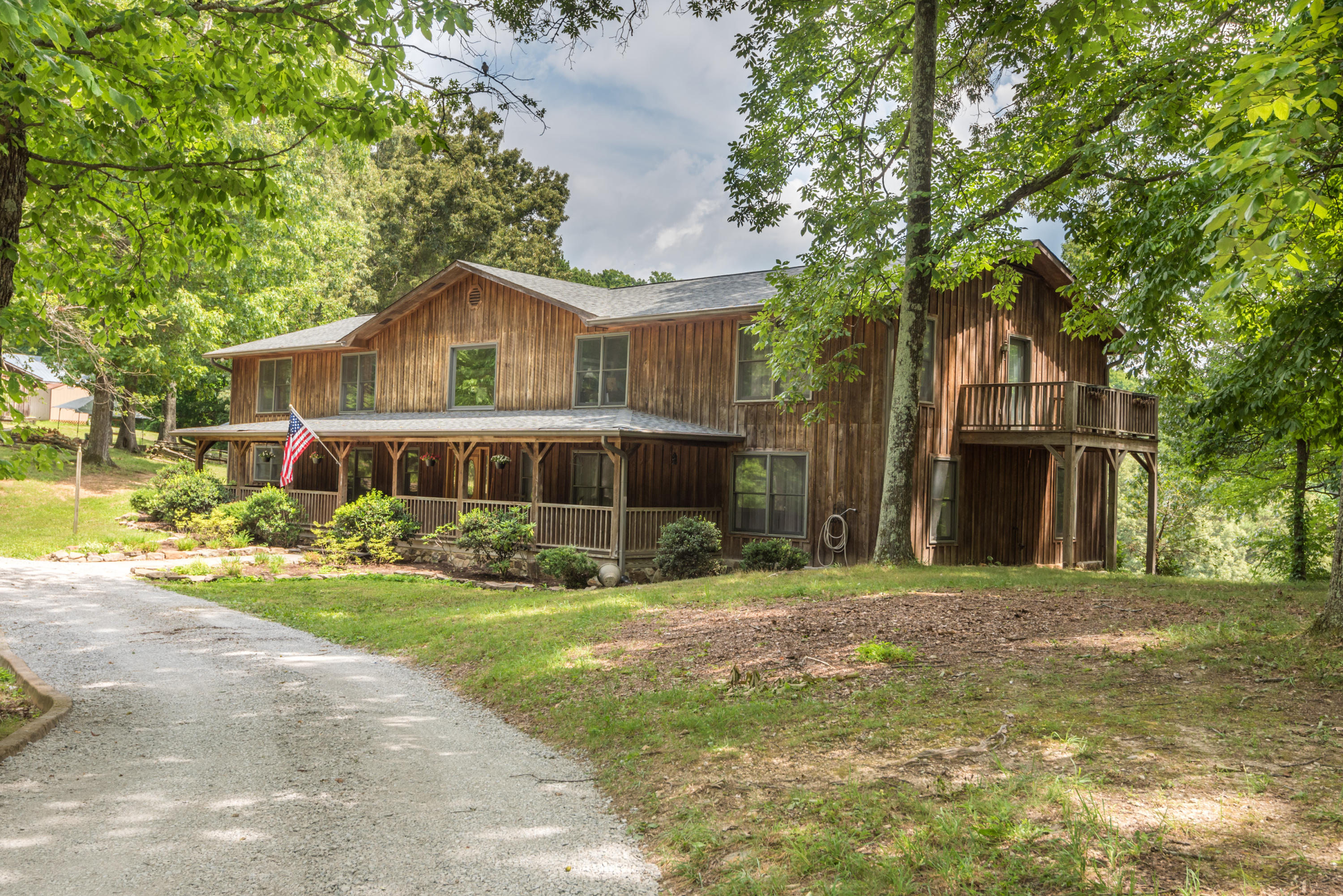 607 Merritt Road Washburn, TN 37888 - Photo 2 of 40 Beautiful Wood Siding