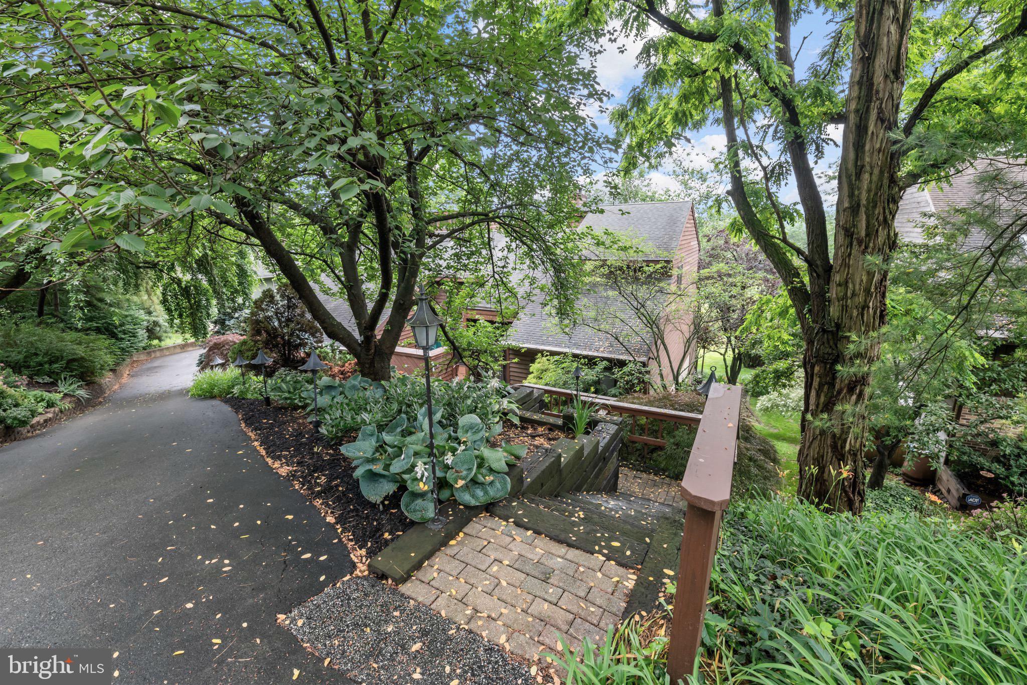 16 Golfview Lane Reading, PA 19606 - Photo 66 of 70 Stairs from street to main entrance