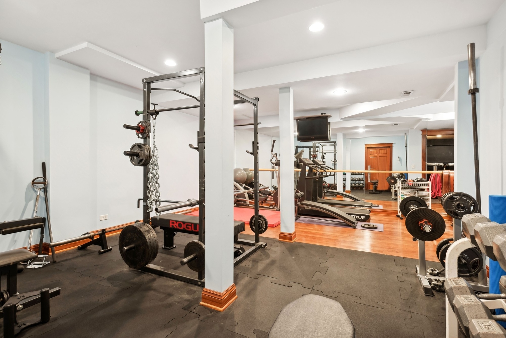 201 Bateman Road Barrington Hills, IL 60010 - Photo 35 of 40 a view of a room with gym equipment