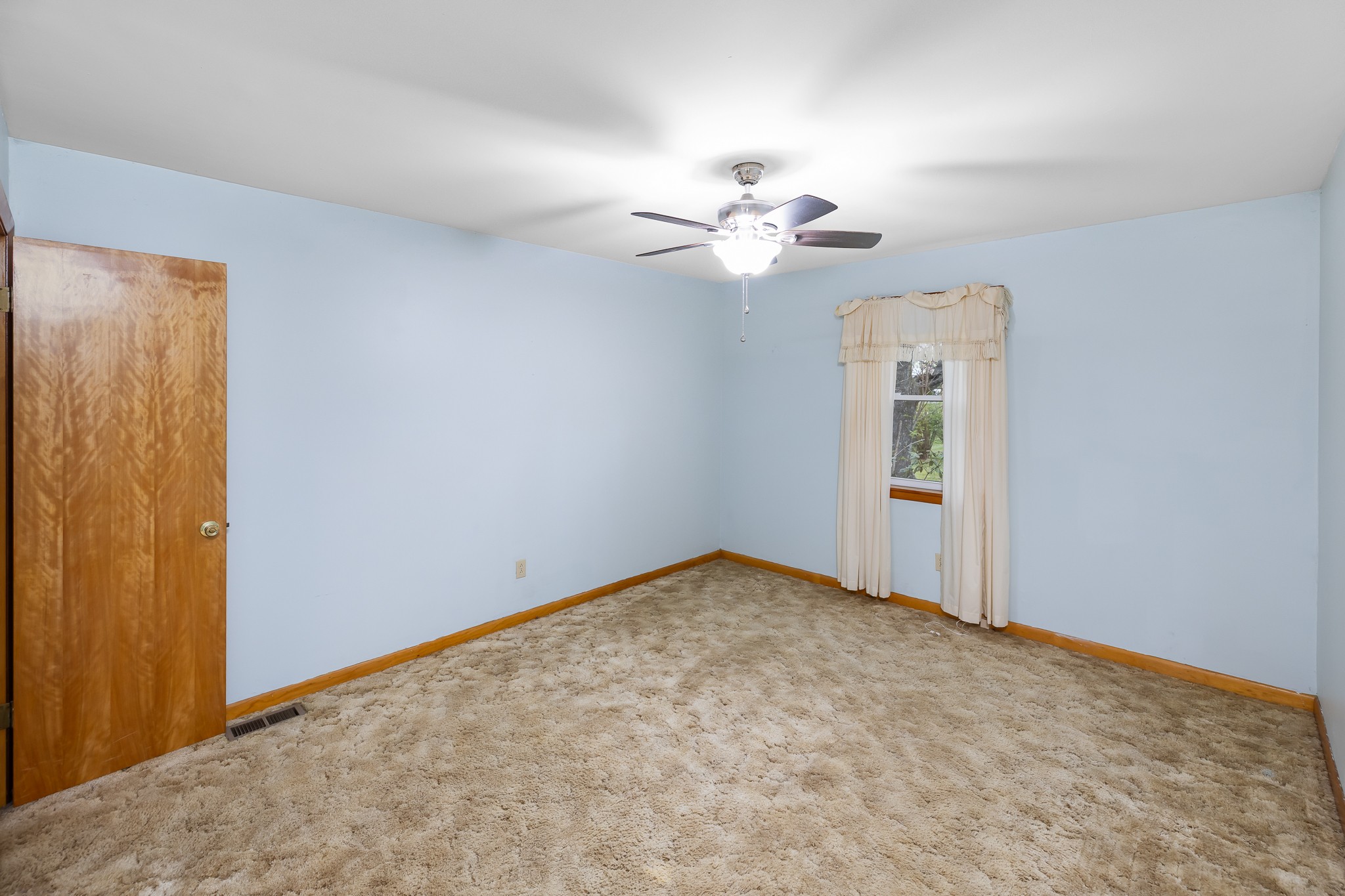 111 Cothron Drive Lafayette, TN 37083 - Photo 20 of 33 an empty room with windows and fan