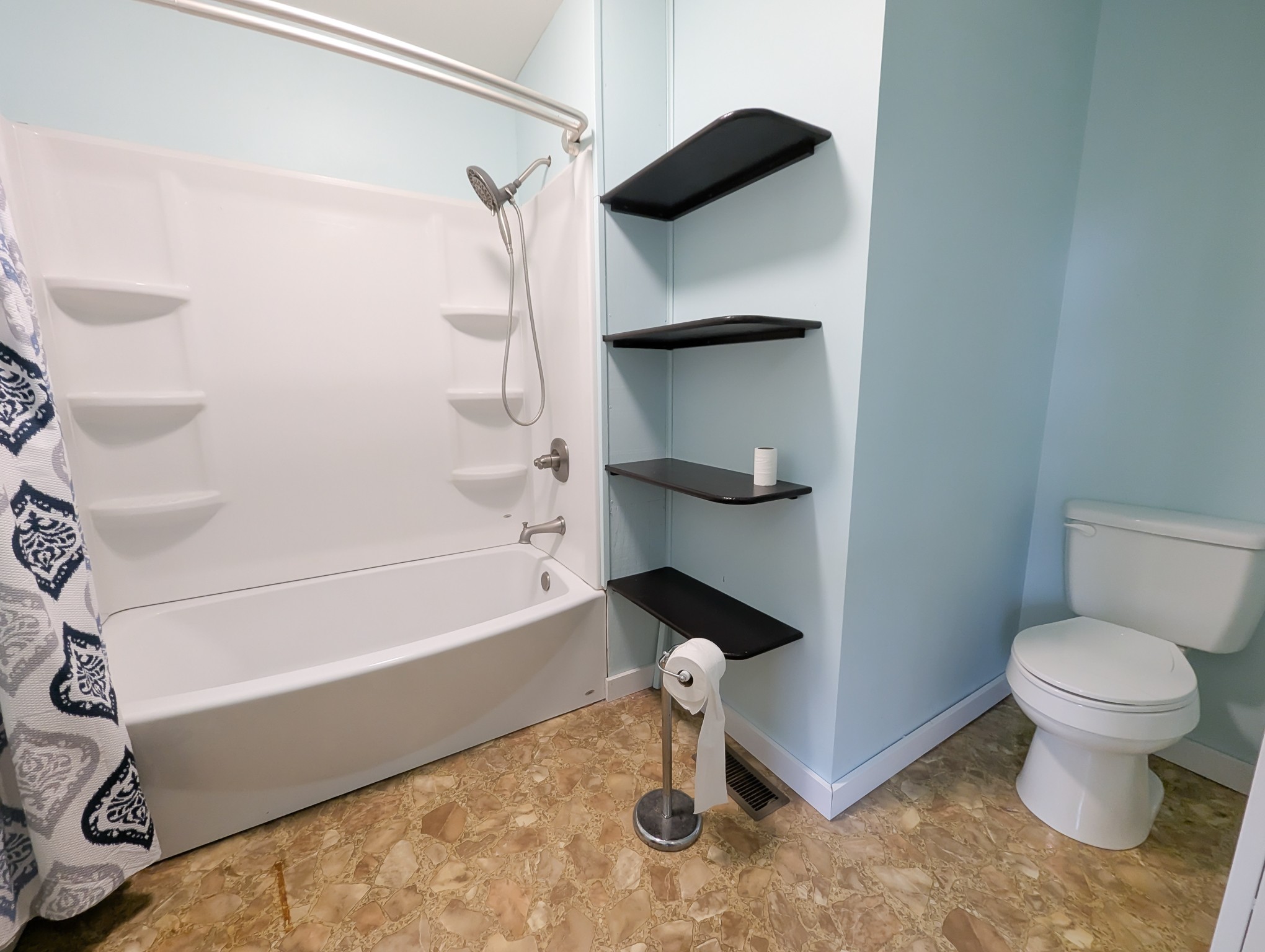 111 Cothron Drive Lafayette, TN 37083 - Photo 24 of 33 a bathroom with a toilet and a bathtub