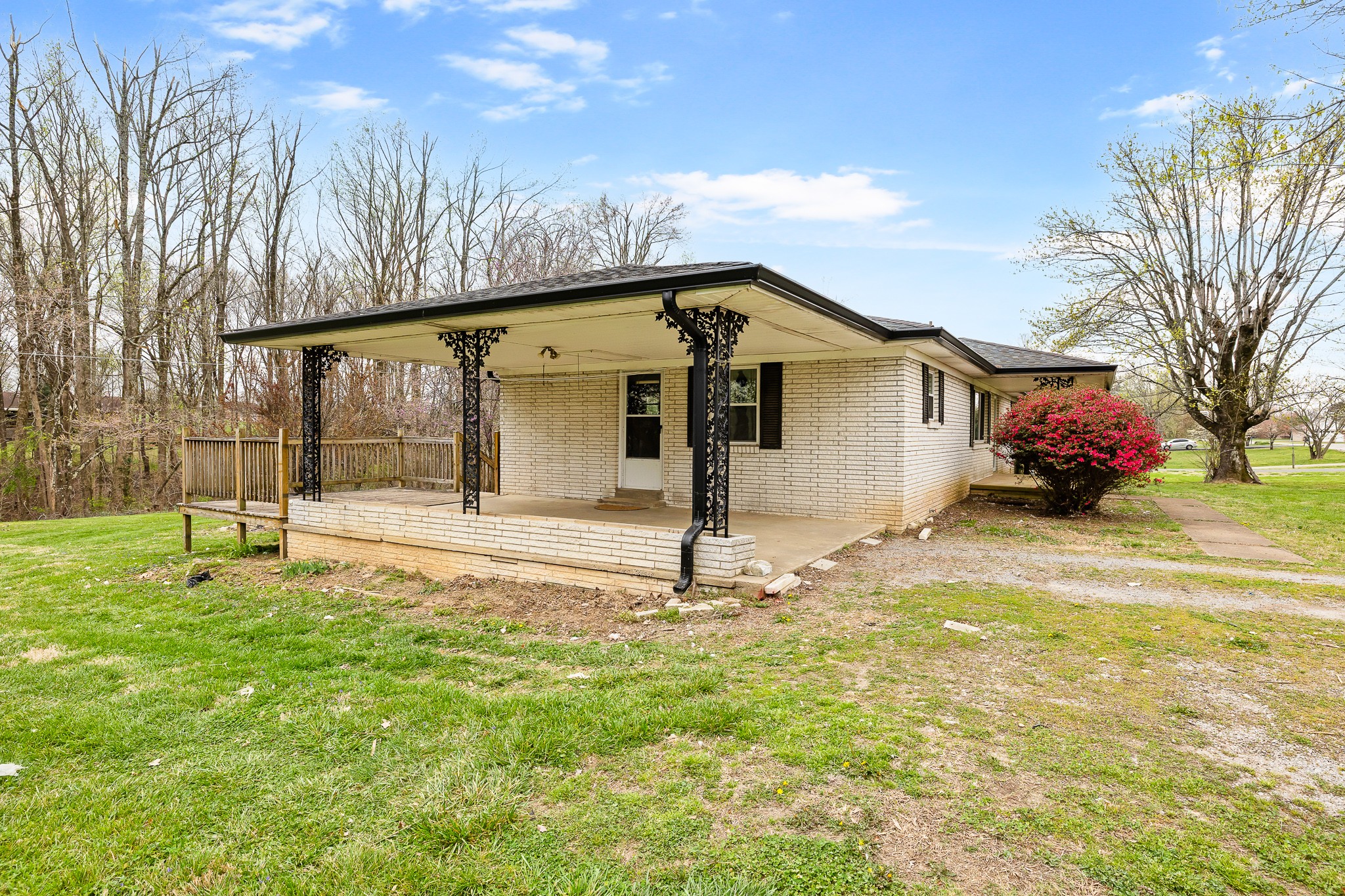 111 Cothron Drive Lafayette, TN 37083 - Photo 4 of 33 a backyard of a house with table and chairs