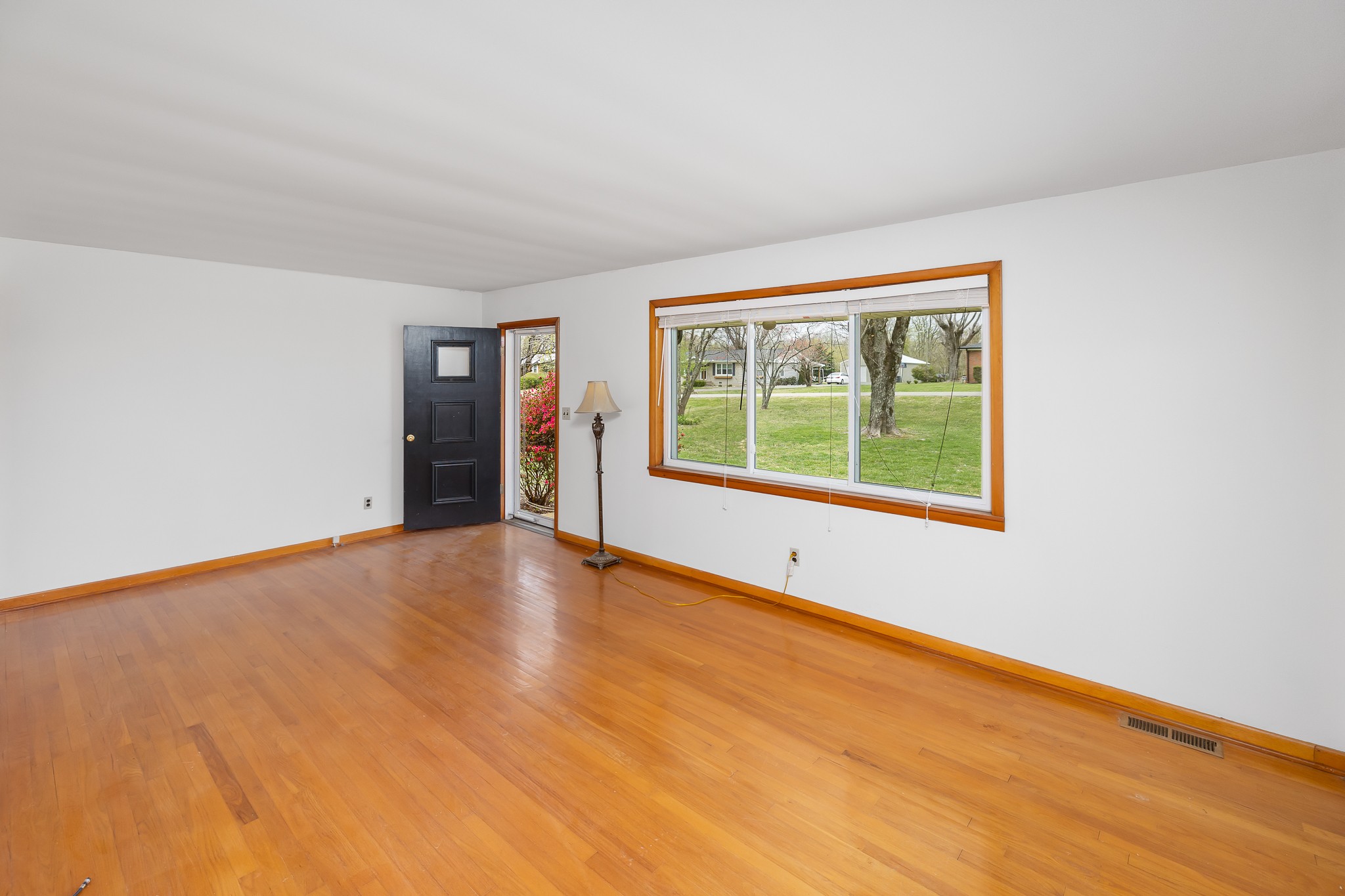 111 Cothron Drive Lafayette, TN 37083 - Photo 10 of 33 a view of an empty room with a window