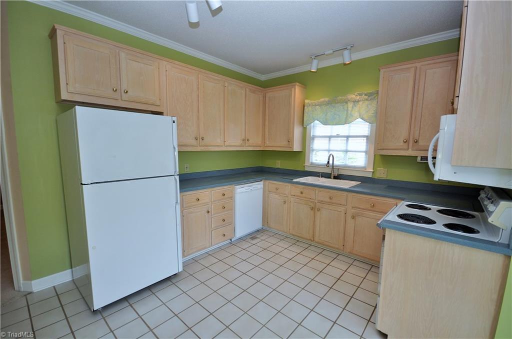 1718 Chickadee Point High Point, NC 27262 - Photo 14 of 30 Gallery Image 14