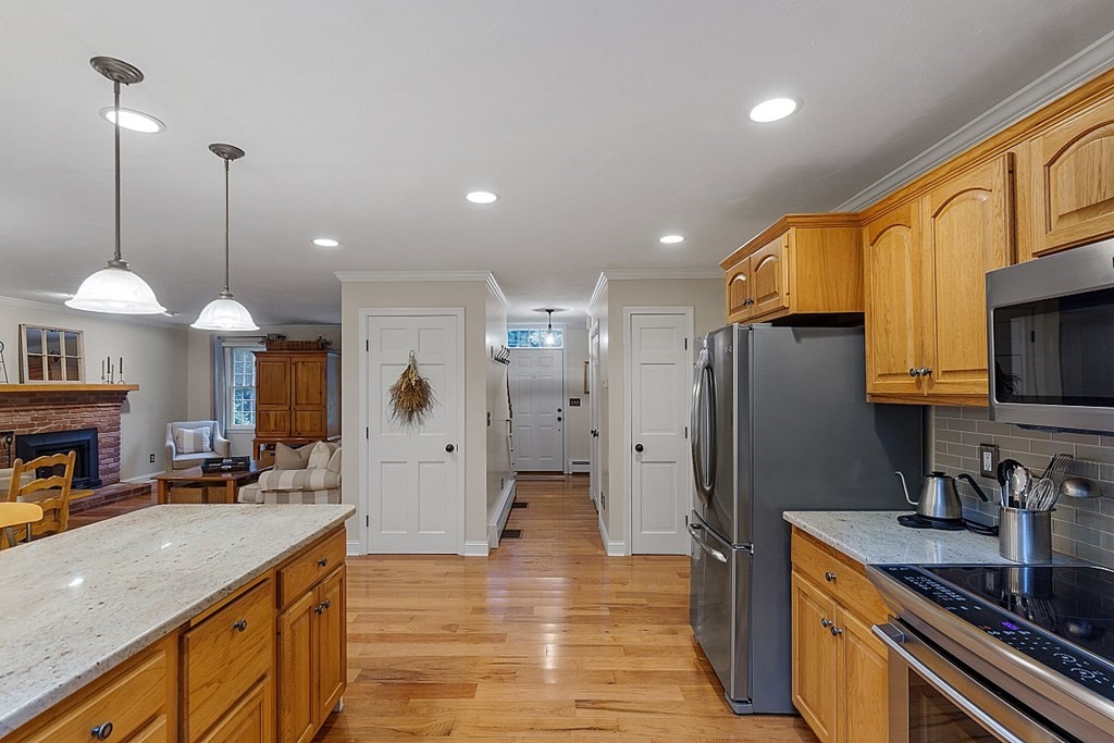 913 Brockelman Road Lancaster, MA 01523 - Photo 5 of 42 Gallery Image 5