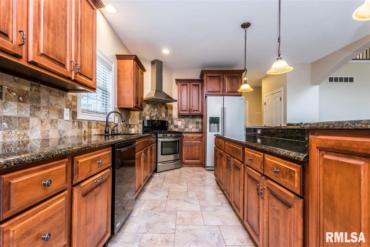 1825 Autumn Ridge Washington, IL 61571 - Photo 10 of 36 Gallery Image 10