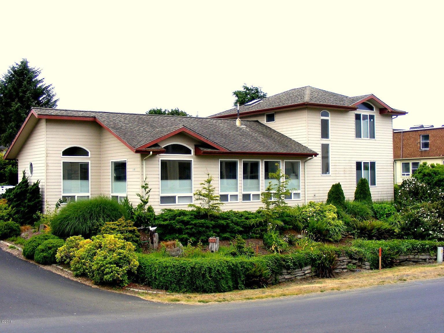 135 Southwest 26th Street Newport, OR 97366 - Photo 1 of 35 Exterior