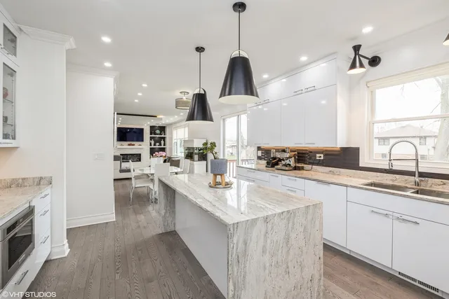 $759,900 | 7517 Main Street, Darien, IL 60561