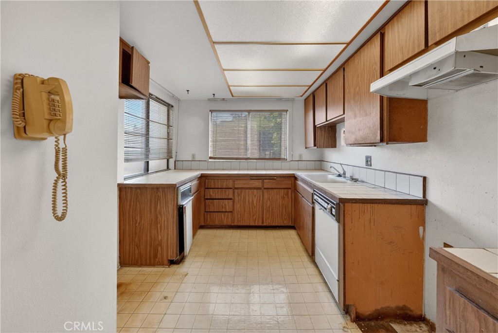 28307 Ridgehaven Court, Unit 72 Rancho Palos Verdes, CA 90275 - Photo 23 of 60 a kitchen with stainless steel appliances granite countertop a sink a stove and a refrigerator