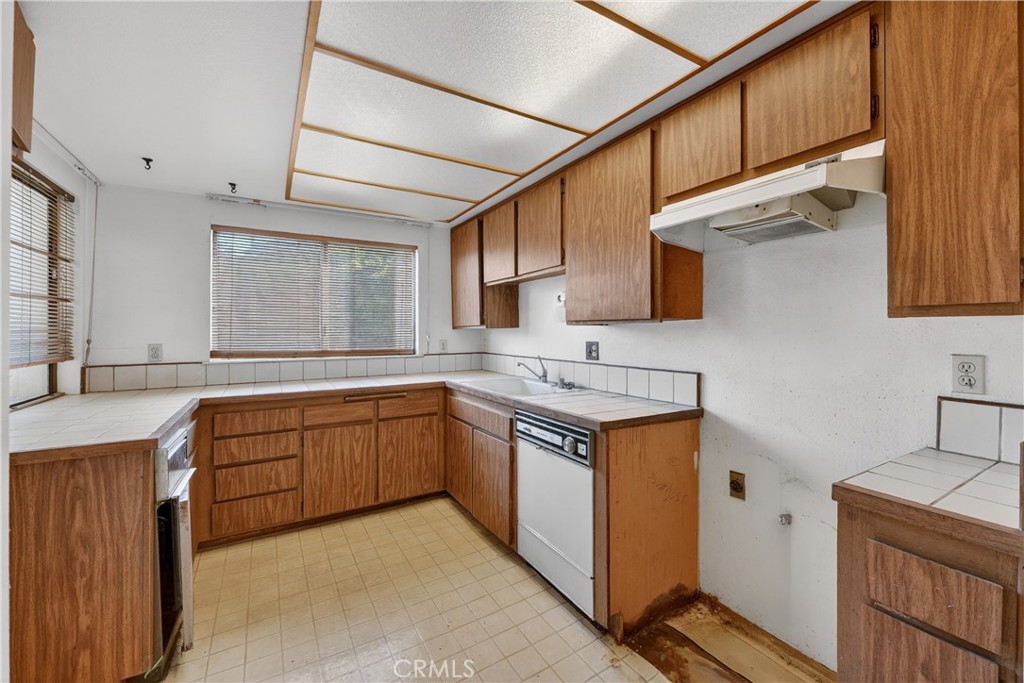 28307 Ridgehaven Court, Unit 72 Rancho Palos Verdes, CA 90275 - Photo 26 of 60 a kitchen with stainless steel appliances granite countertop a sink stove and cabinets