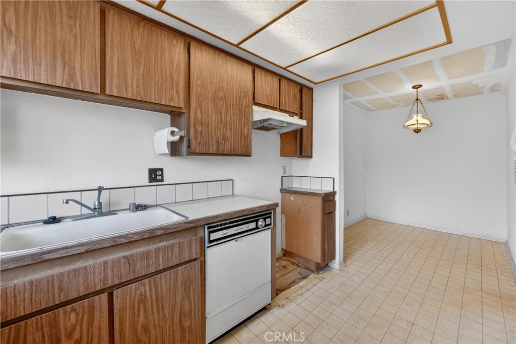 28307 Ridgehaven Court, Unit 72 Rancho Palos Verdes, CA 90275 - Photo 28 of 60 a kitchen with a sink and cabinets