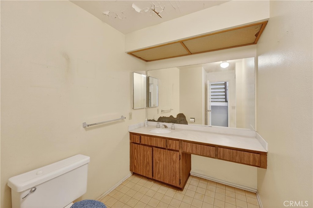 28307 Ridgehaven Court, Unit 72 Rancho Palos Verdes, CA 90275 - Photo 29 of 60 a bathroom with a sink a toilet and mirror
