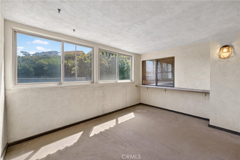 28307 Ridgehaven Court, Unit 72 Rancho Palos Verdes, CA 90275 - Photo 31 of 60 an empty room with windows