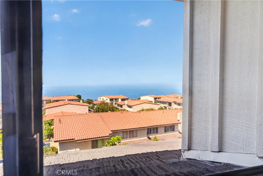 28307 Ridgehaven Court, Unit 72 Rancho Palos Verdes, CA 90275 - Photo 38 of 60 a room with a bed