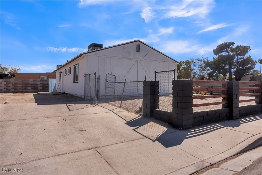 2574 Sandy Lane Las Vegas, NV 89115 - Photo 24 of 27