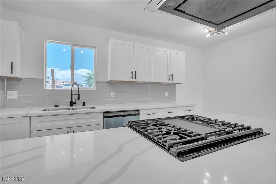2574 Sandy Lane Las Vegas, NV 89115 - Photo 3 of 27