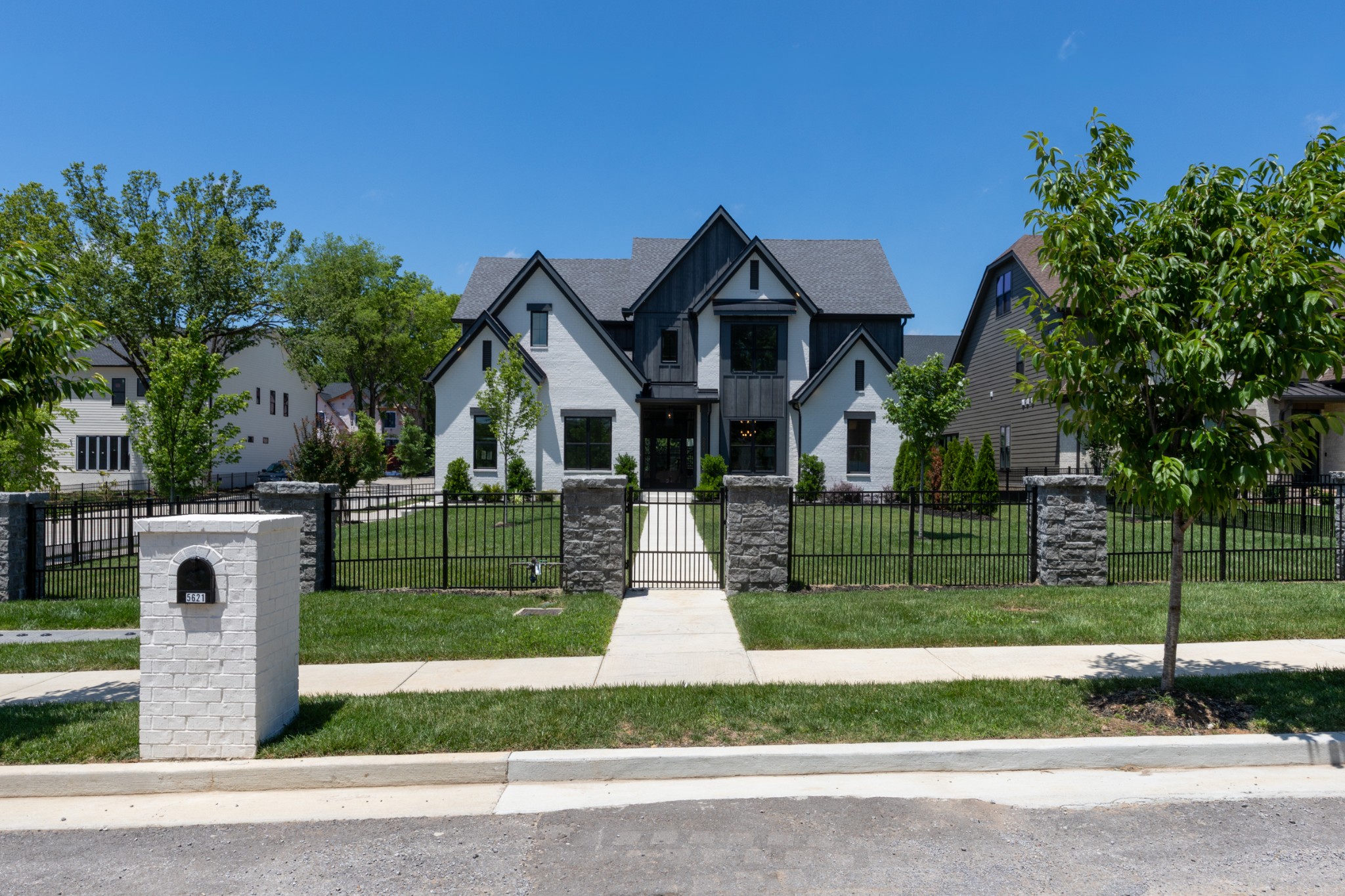 5621 Valley View Road Brentwood, TN 37027 - Photo 2 of 58