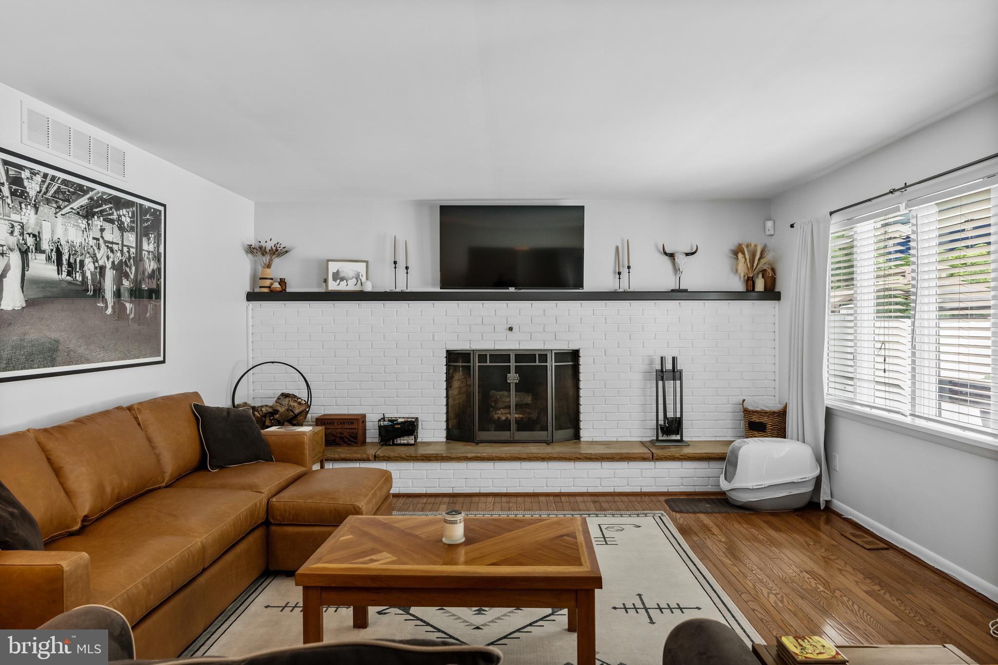 29 Fox Chase Road Marlton, NJ 08053 - Photo 5 of 25 Spacious Family Room w/view of pool