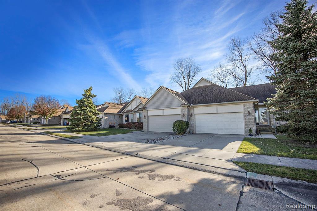 50734 Raintree Court Chesterfield, MI 48047 - Photo 2 of 26