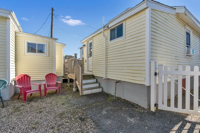 $586,500 | 17 Johnson Avenue, Hampton, NH 03842