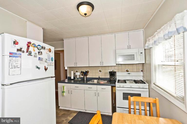 4222 Ivy Glen Road Silver Spring, MD 20906 - Photo 19 of 20 Kitchen