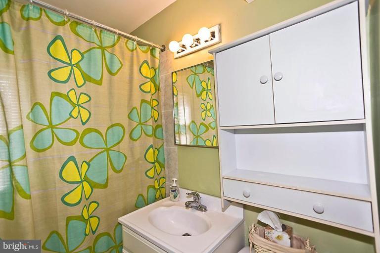 4222 Ivy Glen Road Silver Spring, MD 20906 - Photo 4 of 20 Bath #1