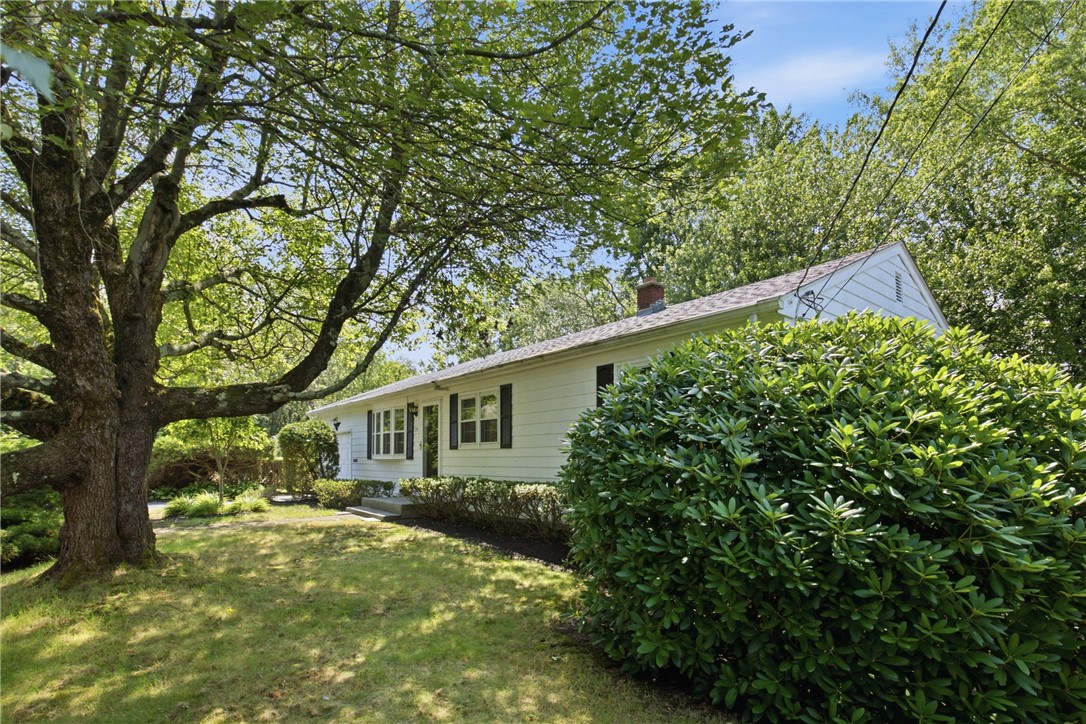 251 Madeleine Avenue Woonsocket, RI 02895 - Photo 3 of 44