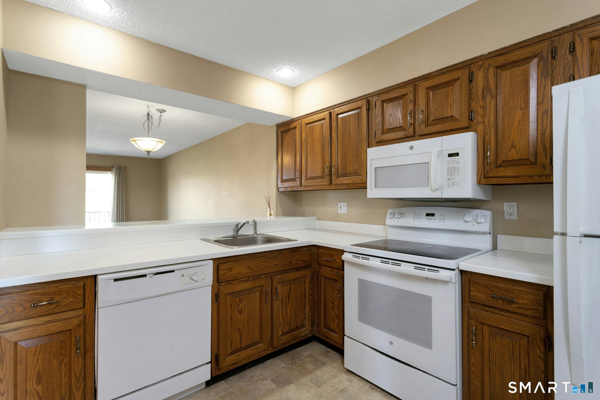 55 Mill Plain Road, Unit 219 Danbury, CT 06811 - Photo 7 of 17