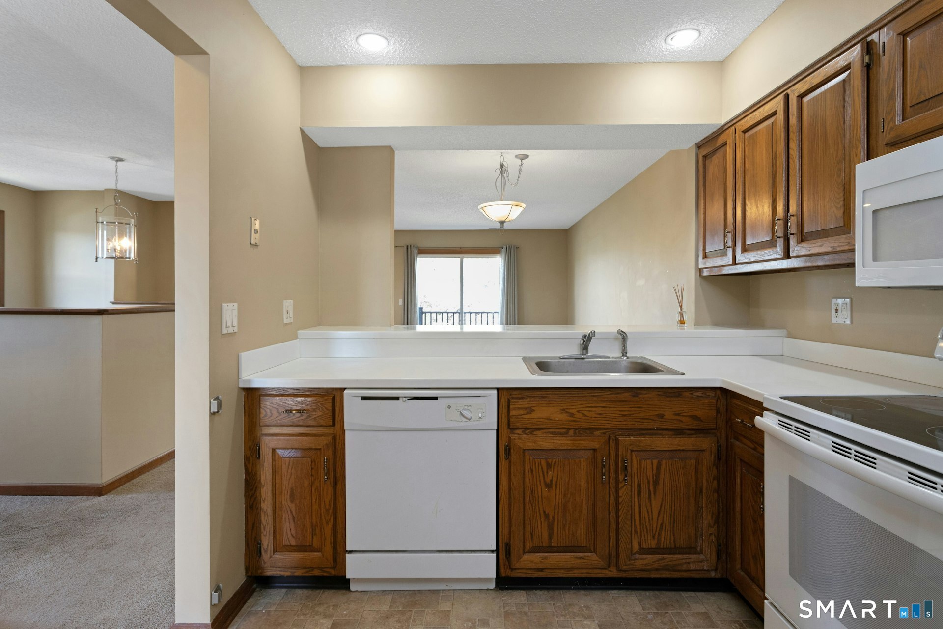 55 Mill Plain Road, Unit 219 Danbury, CT 06811 - Photo 8 of 17