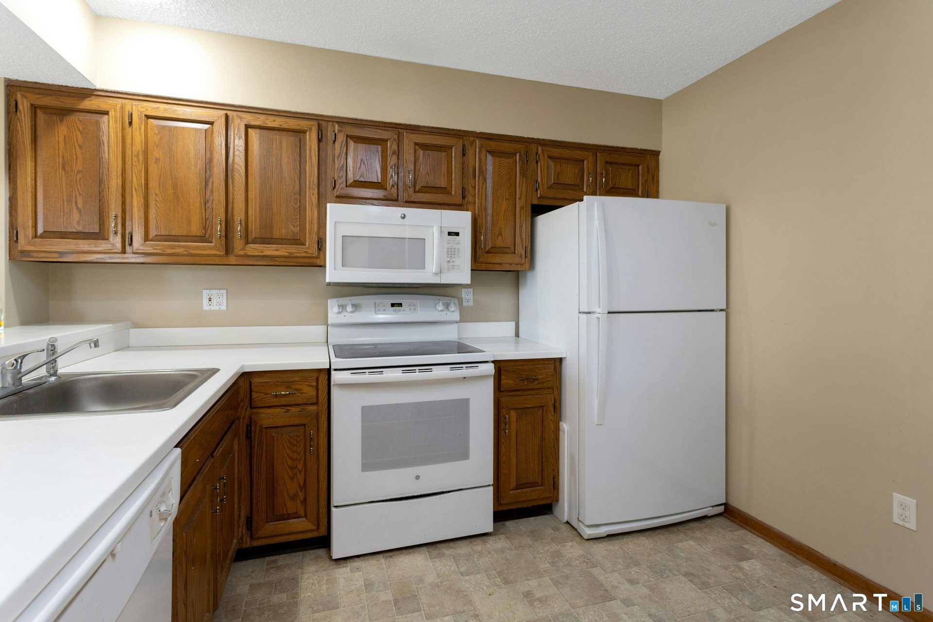 55 Mill Plain Road, Unit 219 Danbury, CT 06811 - Photo 9 of 17