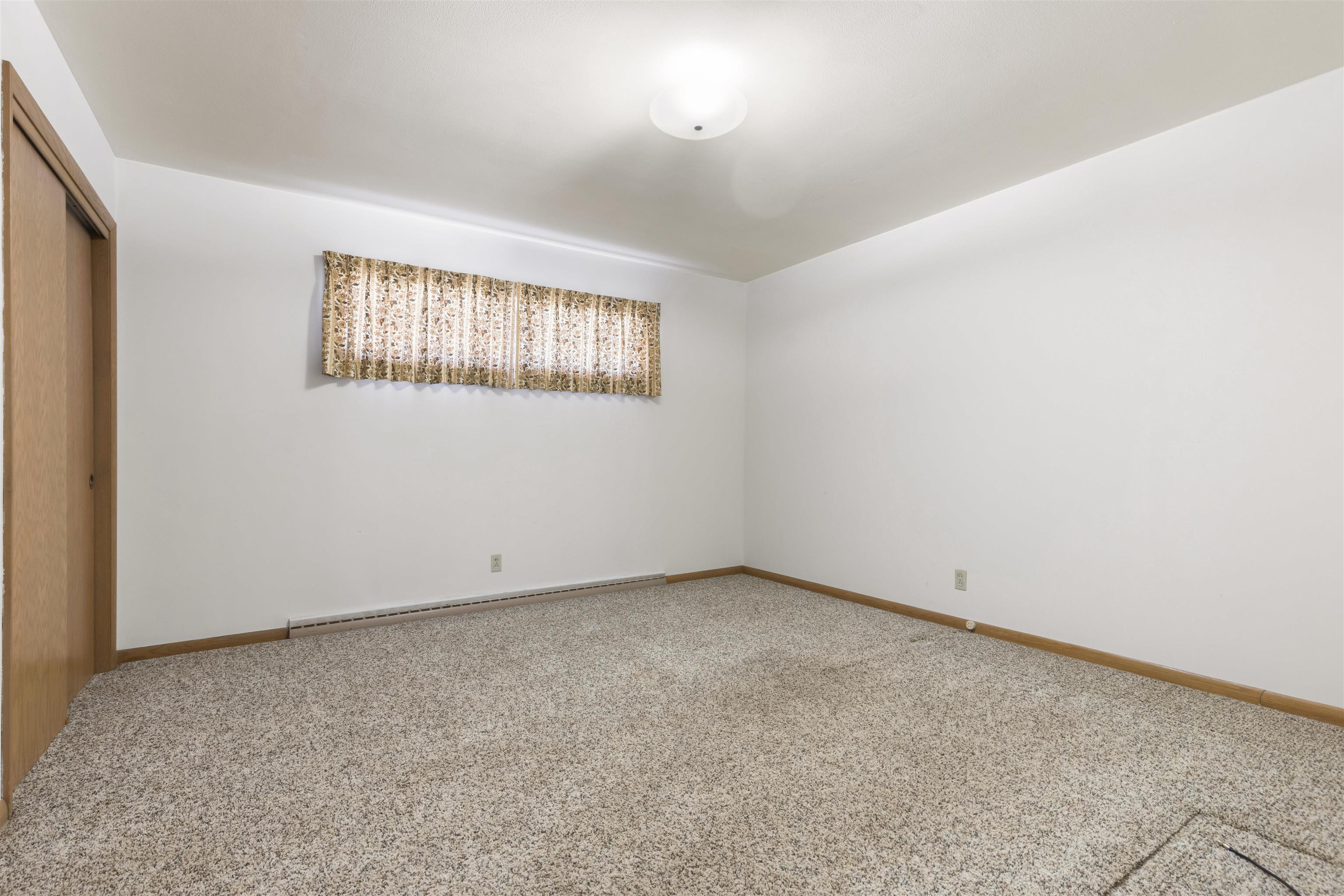 1003 Roxbury Road Rockford, IL 61107 - Photo 15 of 20