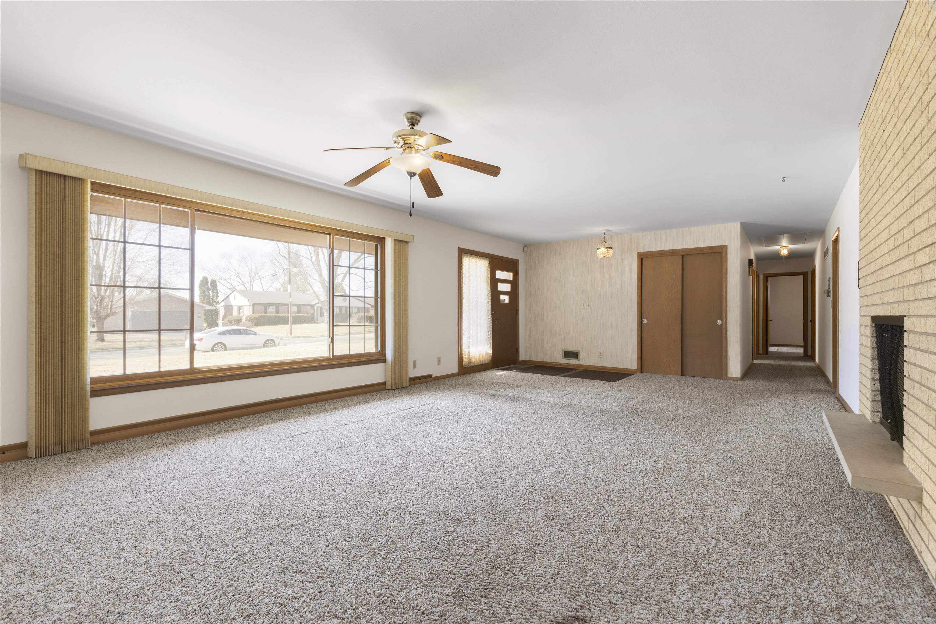1003 Roxbury Road Rockford, IL 61107 - Photo 3 of 20