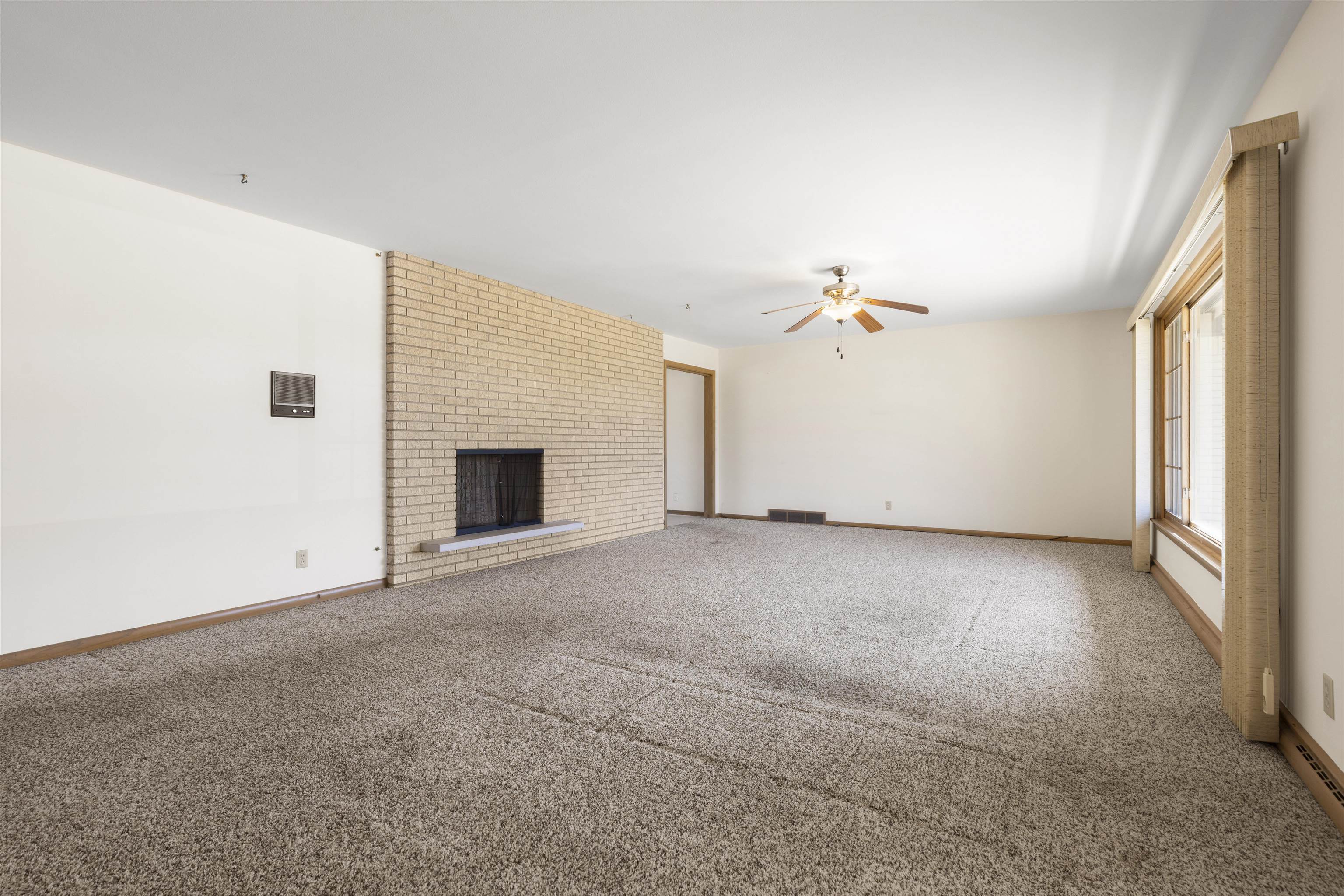 1003 Roxbury Road Rockford, IL 61107 - Photo 4 of 20