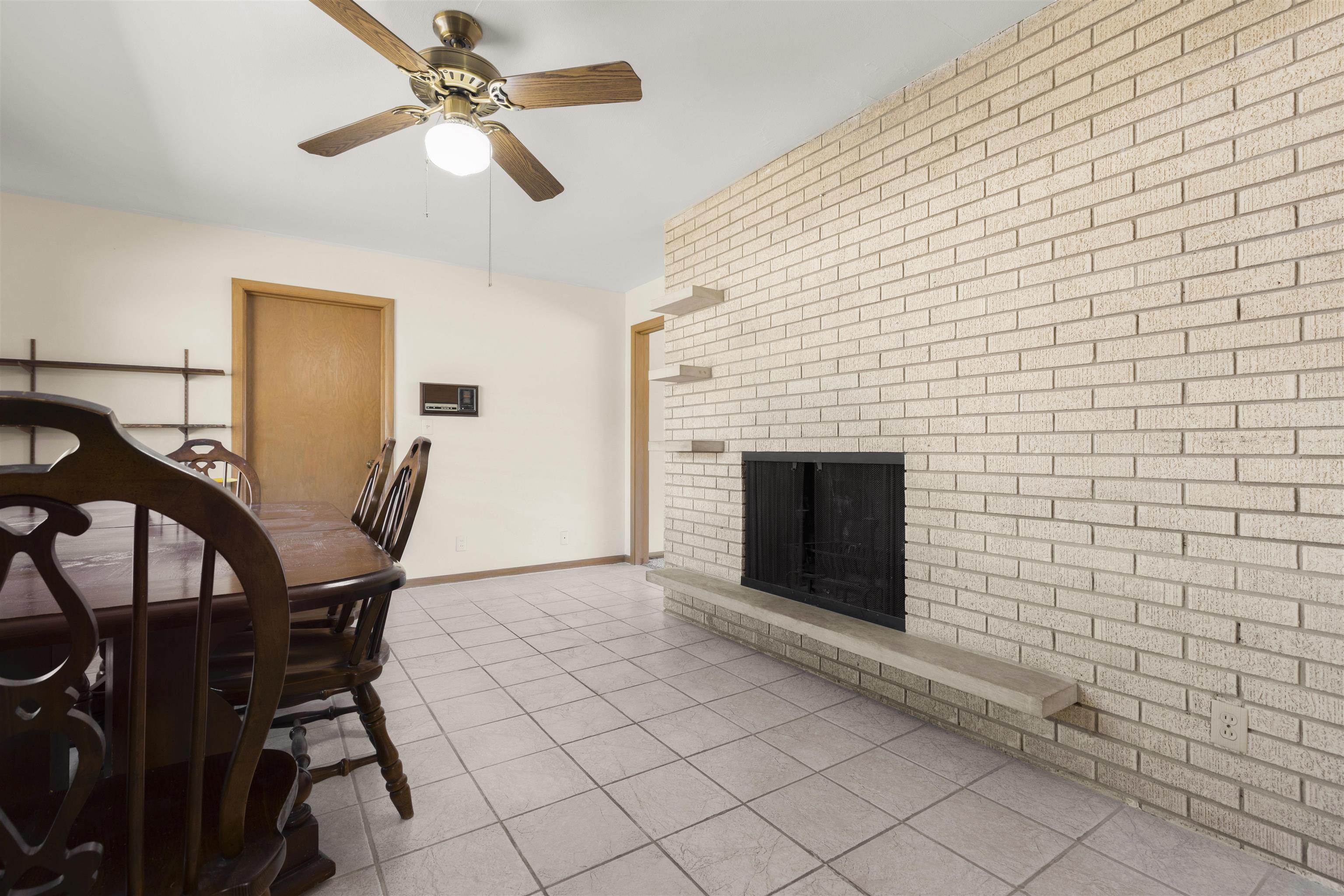 1003 Roxbury Road Rockford, IL 61107 - Photo 5 of 20