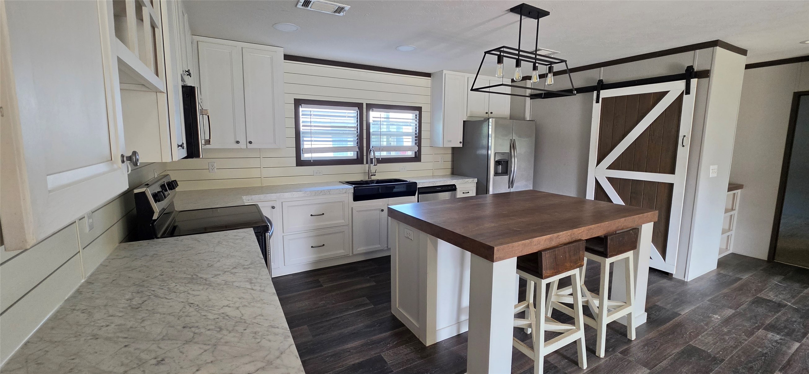 2571 Lee Turner Road Cleveland, TX 77328 - Photo 8 of 18 Kitchen with all Appliances