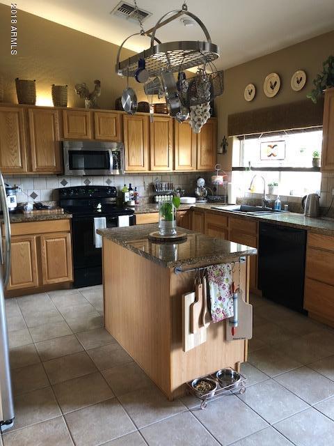 4173 South Martingale Road Gilbert, AZ 85297 - Photo 4 of 28 Photo kitchen