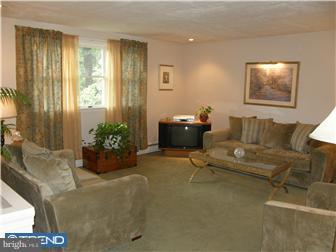 132 Crump Road Exton, PA 19341 - Photo 8 of 12 Living Room