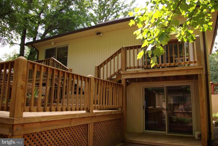 3503 Russell Road Alexandria, VA 22305 - Photo 6 of 16 a view of deck with a white house