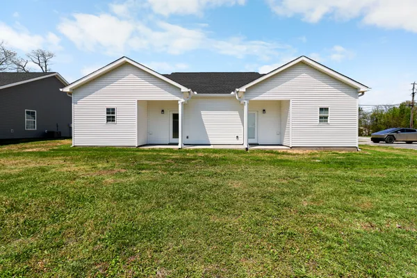 $1,400 | 1003 Oak Street, Unit A, Portland, TN 37148