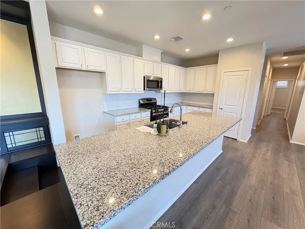 $2,800 | 280 West Via Presido, Ontario, CA 91762
