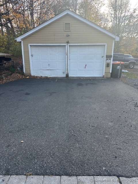 465 Pratt St Extension Meriden, CT 06450 - Photo 3 of 37