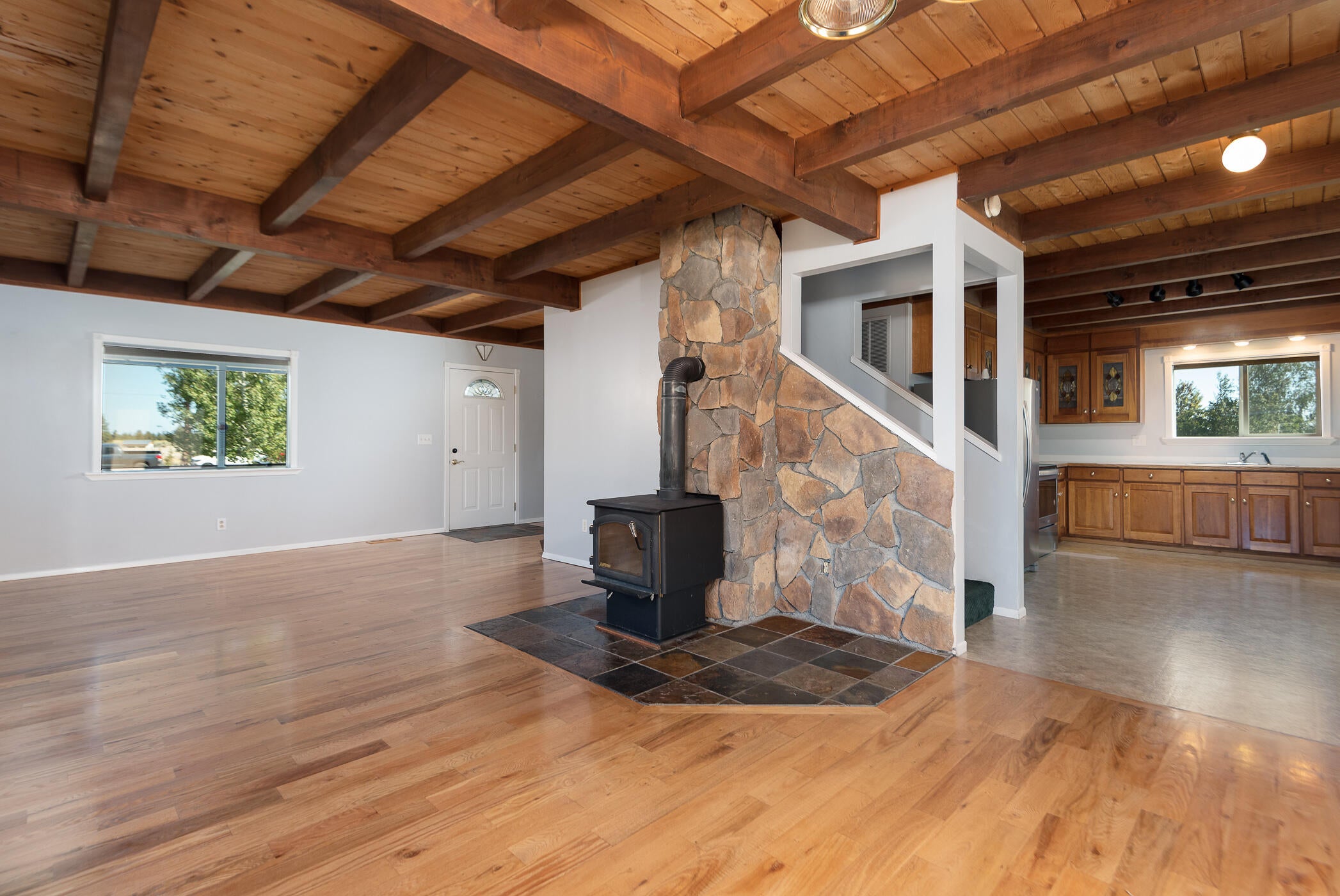 16961 Varco Road Bend, OR 97703 - Photo 5 of 15 Varco_Joanne-15