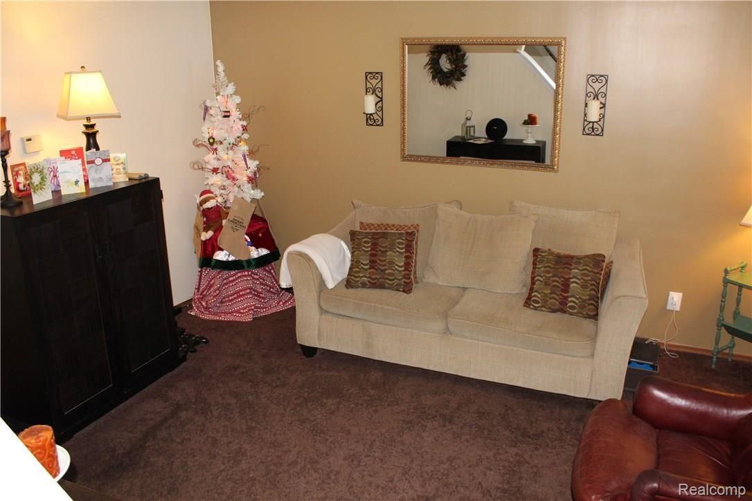 11503 Messmore Road Utica, MI 48317 - Photo 2 of 11 Living Room