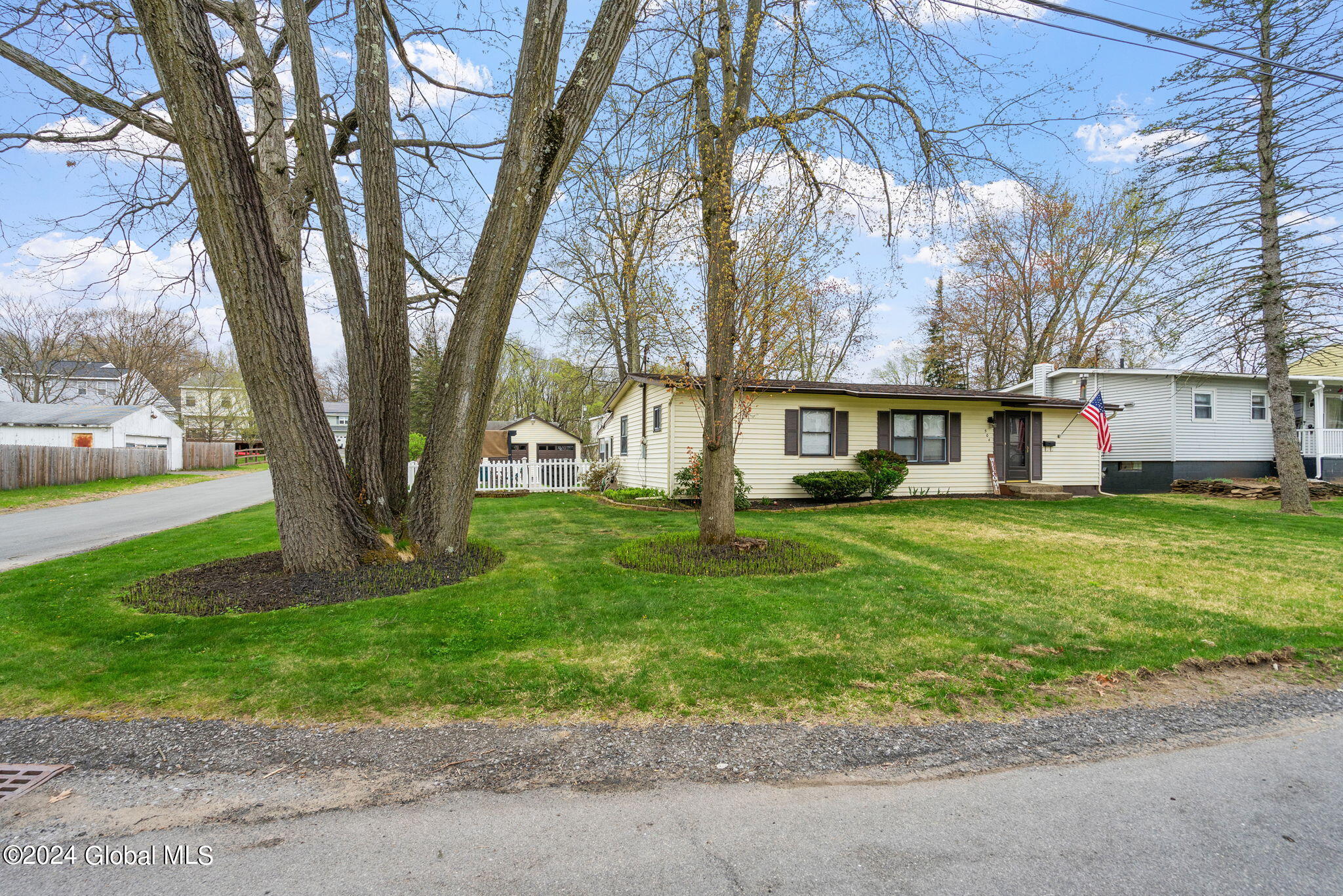 504 Gifford Road Schenectady, NY 12304 - Photo 1 of 35 Front