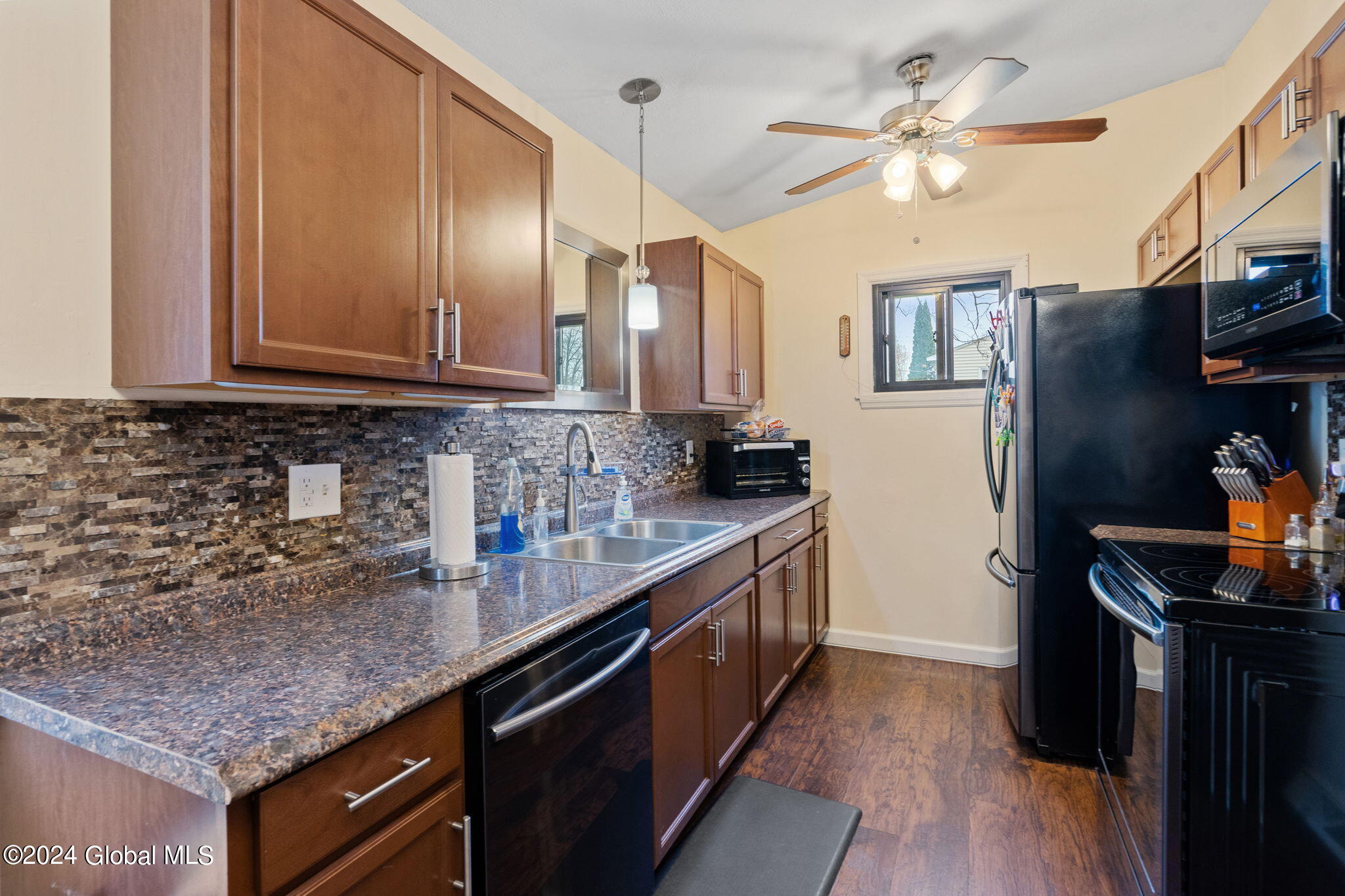504 Gifford Road Schenectady, NY 12304 - Photo 13 of 35 37-web-or-mls-504-gifford-rd