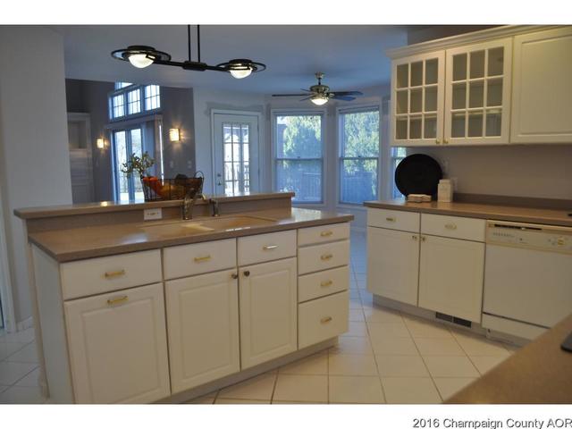 302 Jay Street Savoy, IL 61874 - Photo 5 of 24