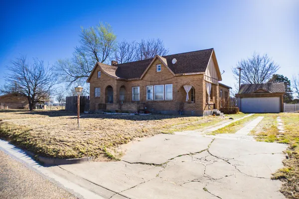 $75,000 | 620 Waldron Street, McLean, TX 79057