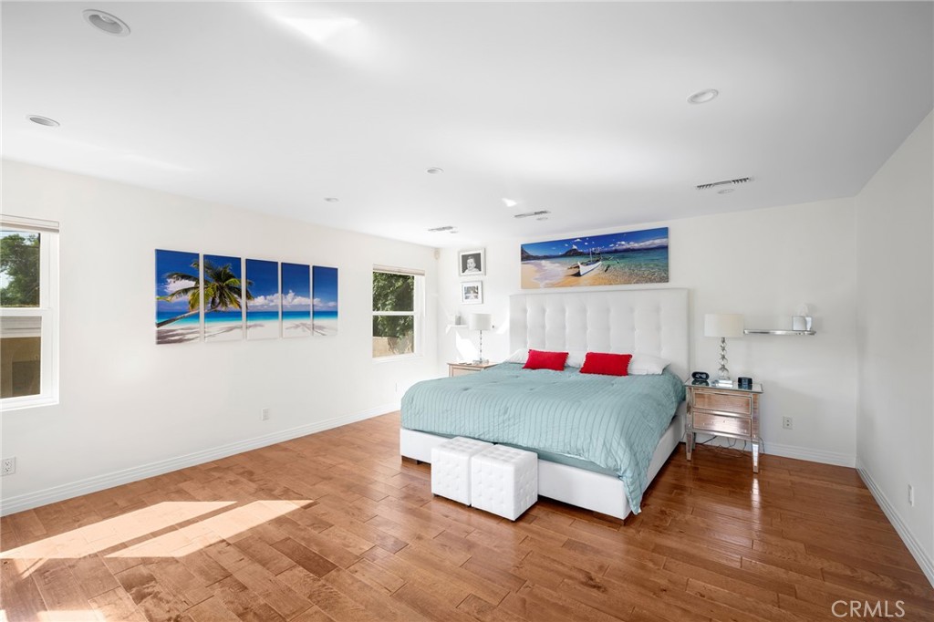 2040 West Kenneth Road Glendale, CA 91201 - Photo 22 of 64