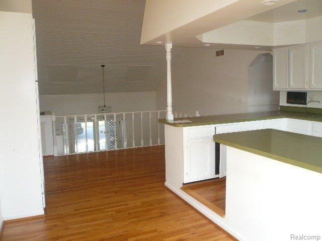 130 East Avon Road Rochester, MI 48307 - Photo 9 of 21 052.JPG